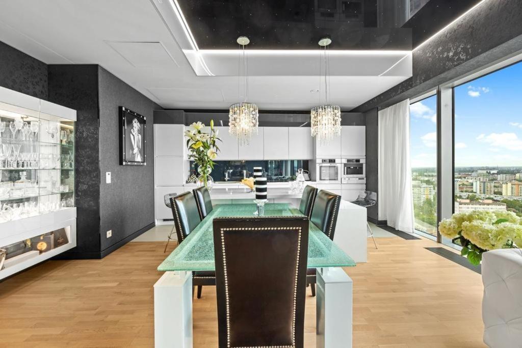 W Sky Tower Apartment *