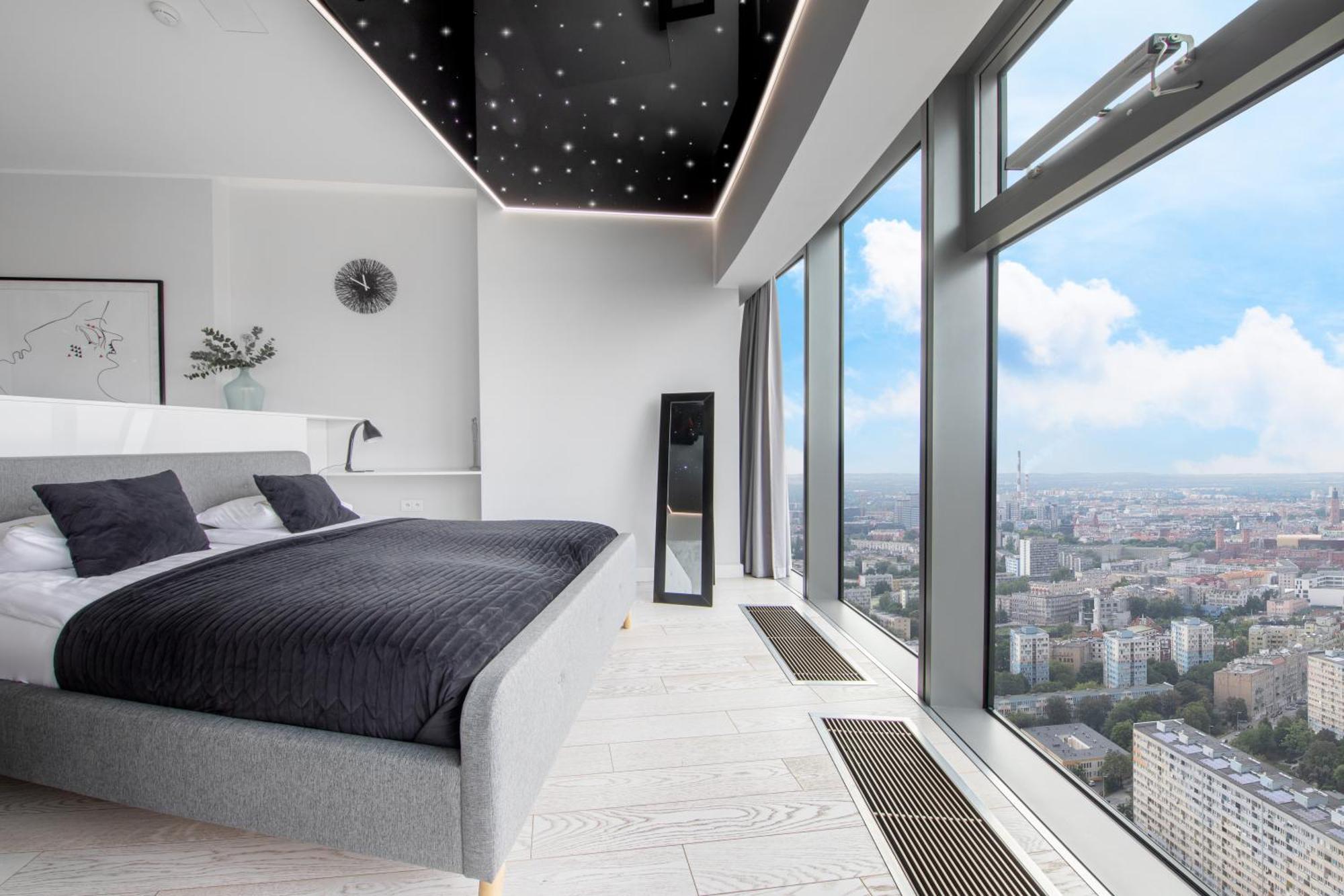 W Sky Tower Apartment *