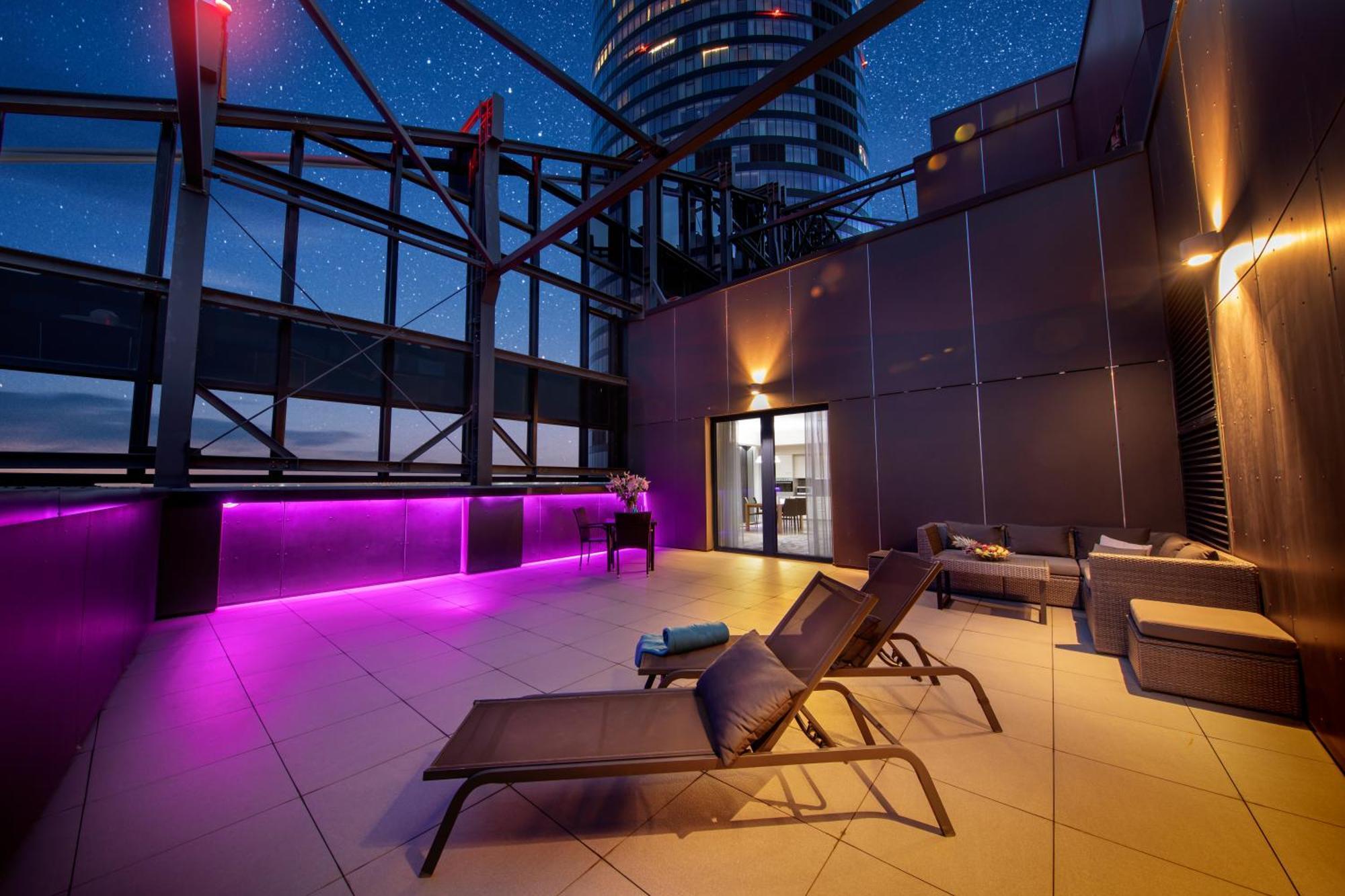 Apartment W Sky Tower