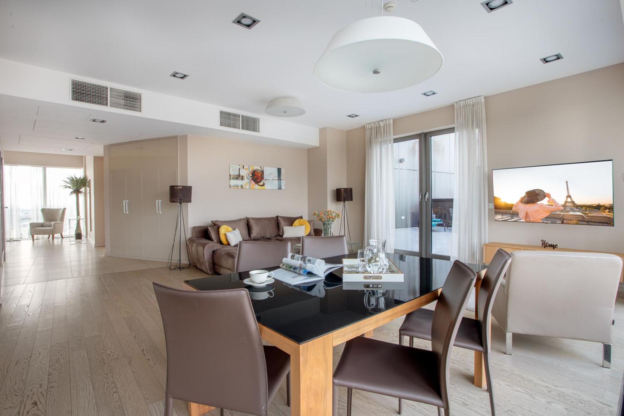 W Sky Tower Apartment *