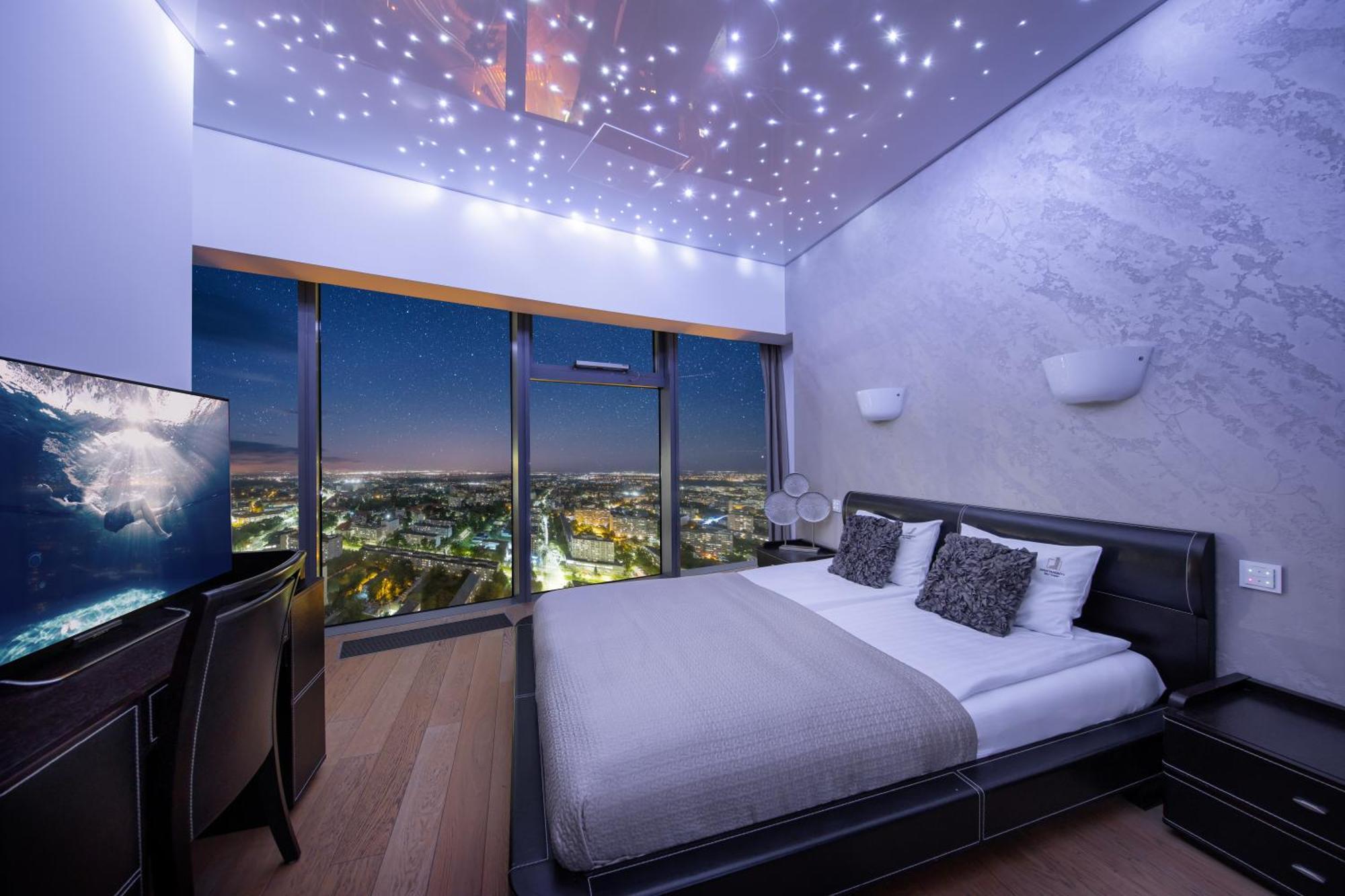 W Sky Tower Apartment *